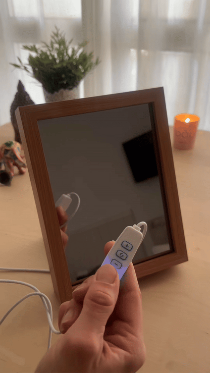 Lustrzane Wspomnienie™ - Customowana ramka z lustrem LED